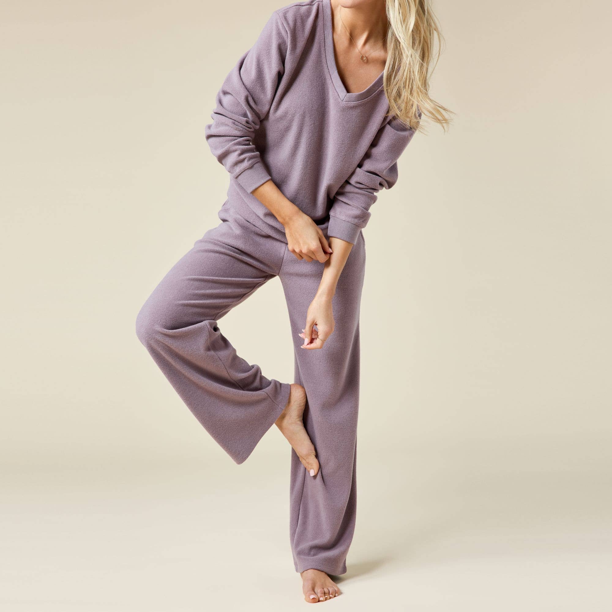 Vintage Velvet V-Neck with Wide Leg Pant: Black / L